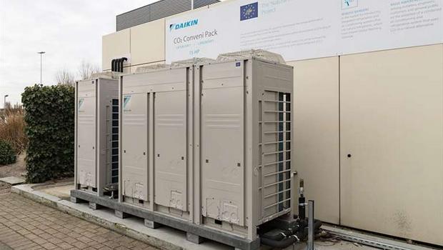 Daikin CO2 Conveni-Pack uses new swing compressor