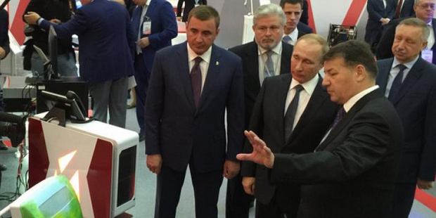 Президент России Владимир Путин ознакомился с разработками POZIS